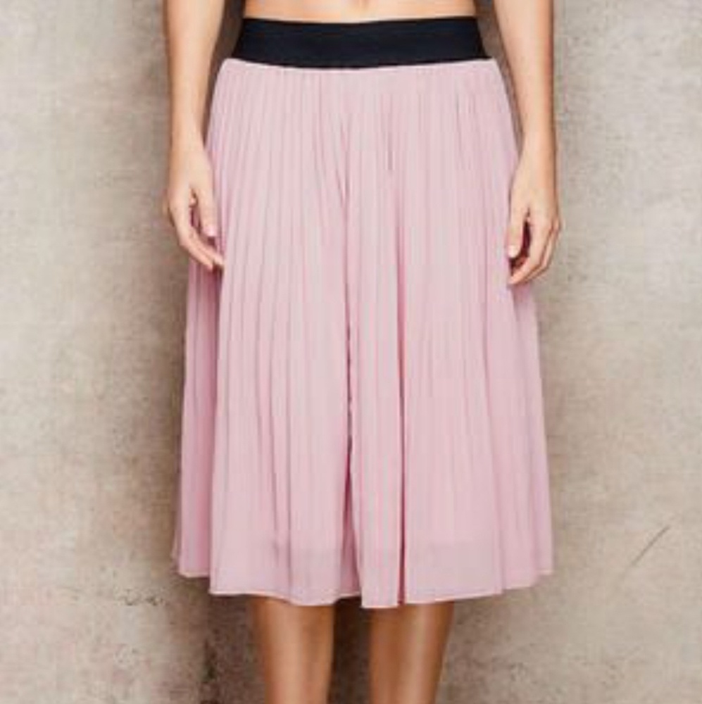 Alloy pleated skirt